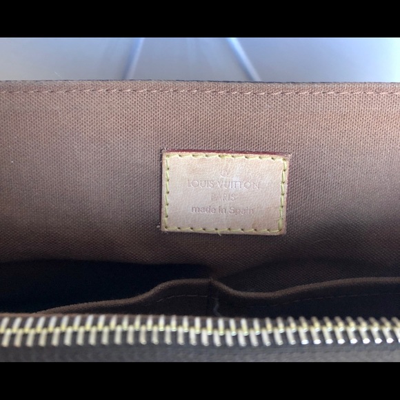 **SOLD** Authentic LV Beaubourg MM Messenger - Picture 3 of 8